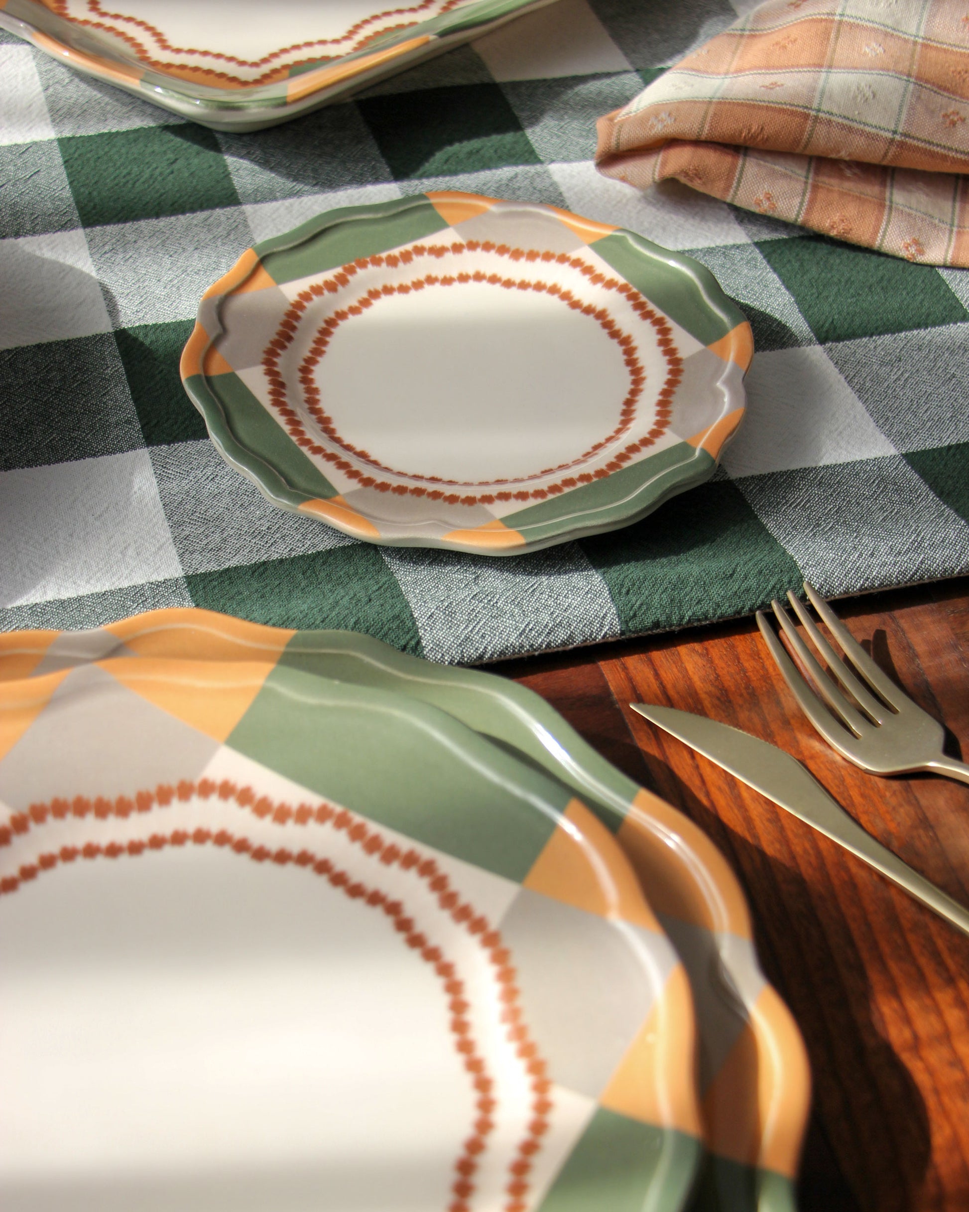 Bread Plate Portuguese Picnic Golega brown and green
