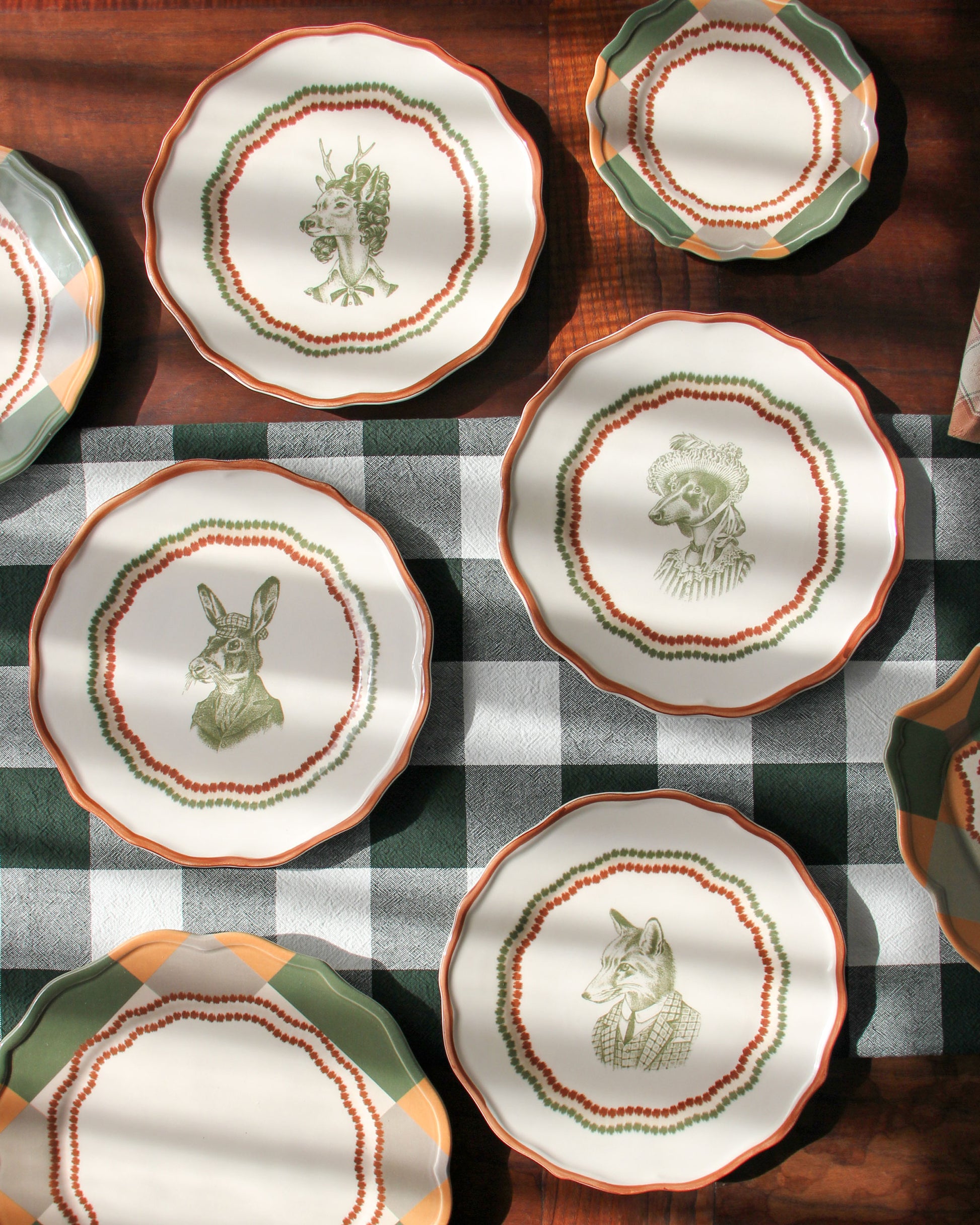 Set of 4 dessert plates the tail society autumn
