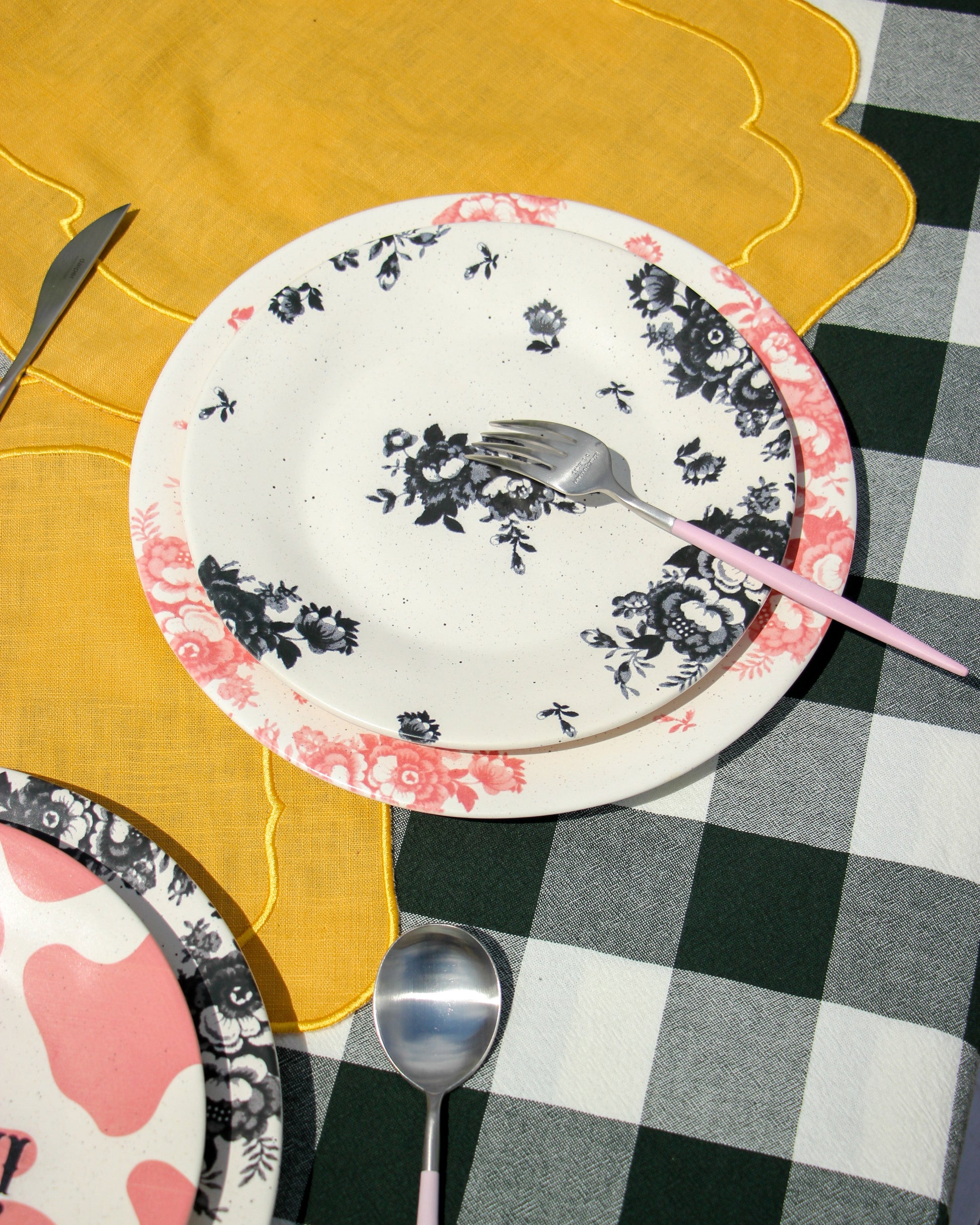 Vintage Flowers Pink Black