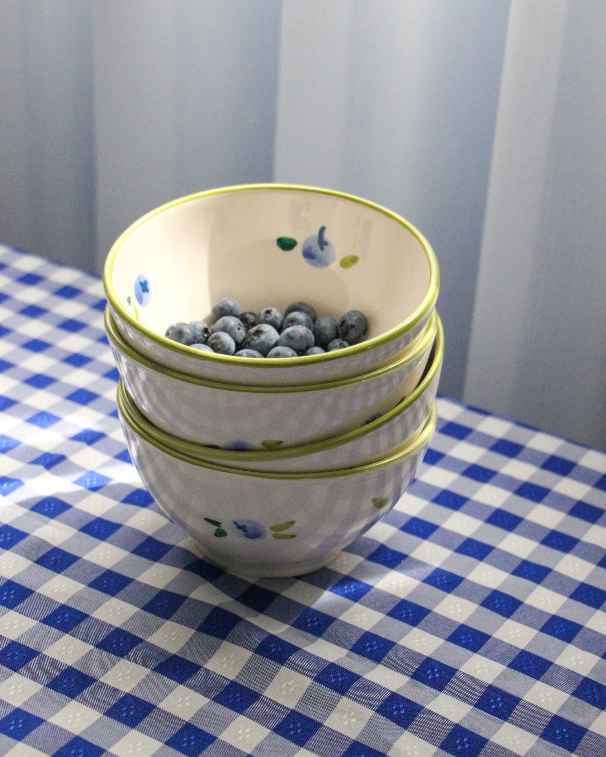ceramicset of bowls hand painted blueberries dolce berry